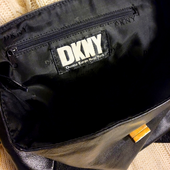 Black DKNY cross body bag - Picture 6 of 10